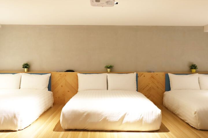 Room 19 of 135