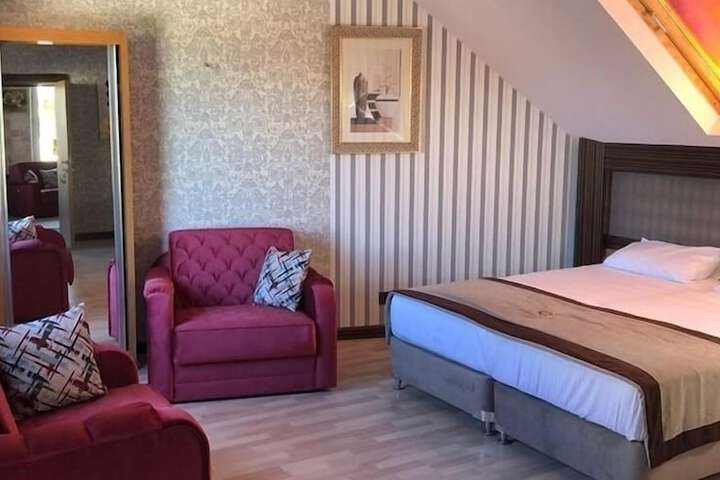 Room 2 of 35