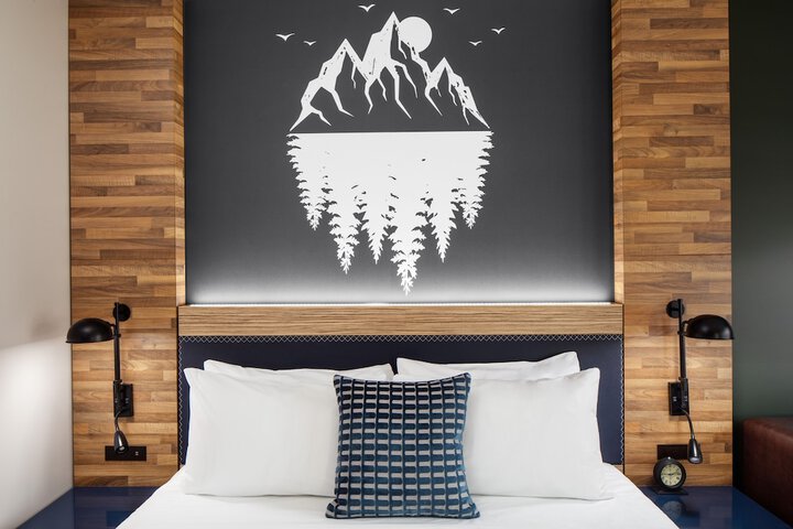 Standard | King Bed (1 of 10)