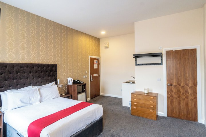 Room 4 of 43