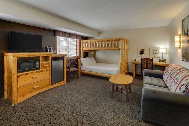 Deluxe King Bed Accessible (10 of 15)
