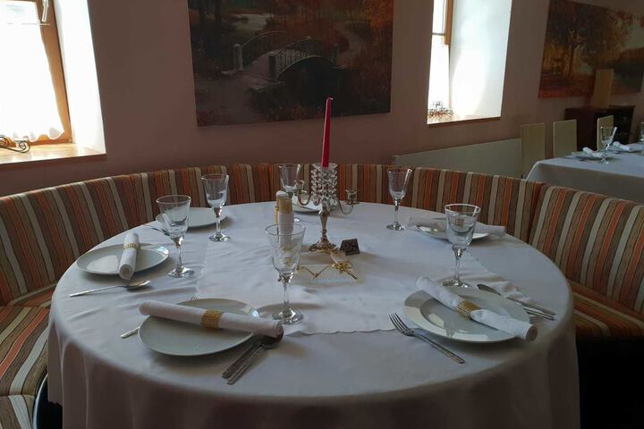 Dining 33 of 65