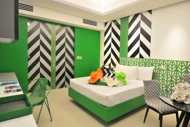 Room 3 of 37