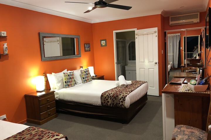 Room 37 of 103