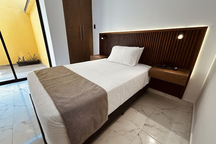 Room 11 of 49