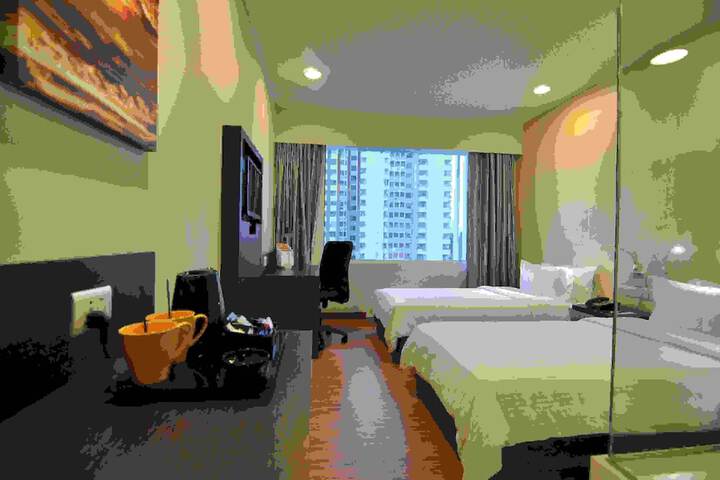 Room 14 of 33