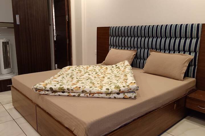 Room 8 of 20
