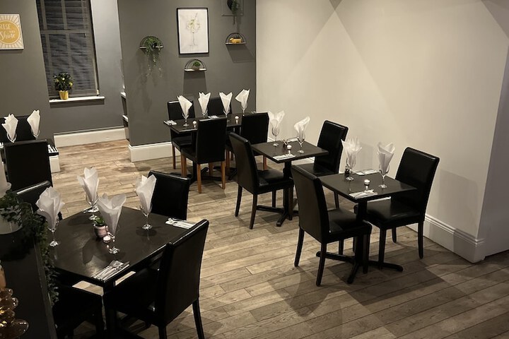 Dining 6 of 9