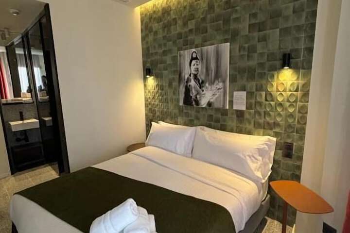 Room 7 of 17