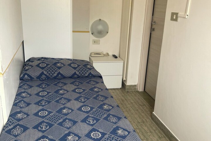 Room 11 of 31