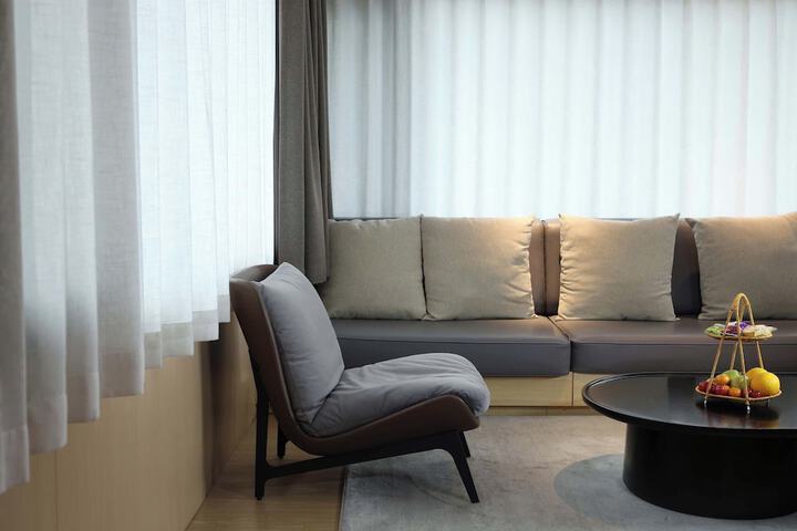 Room 80 of 176