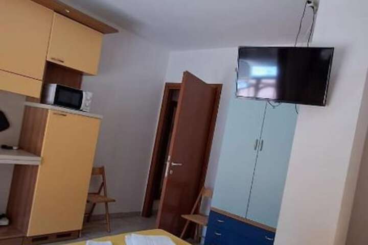 Room 24 of 126