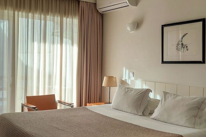 Room 3 of 28