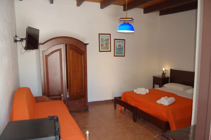 Room 5 of 53