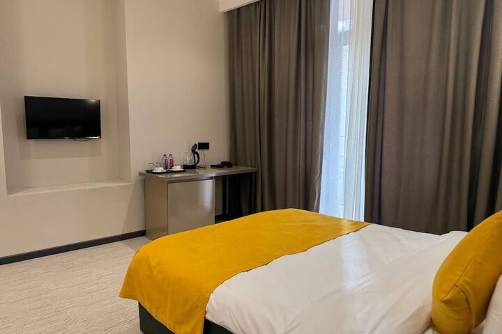 Room 11 of 31