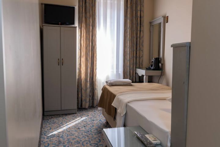 Room 15 of 77