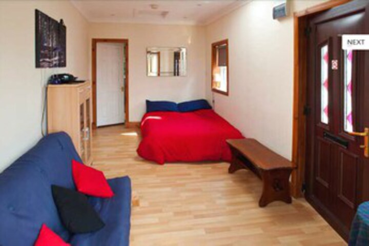 Room 5 of 7