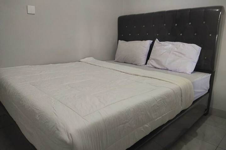 Room 8 of 11