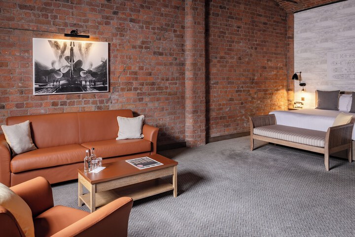 Room 6 of 32