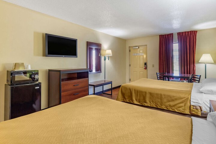 2 Double Beds (5 of 10)