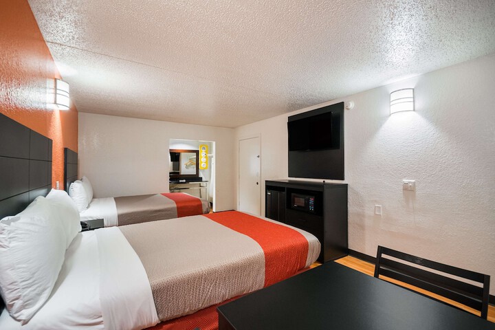Room 12 of 36
