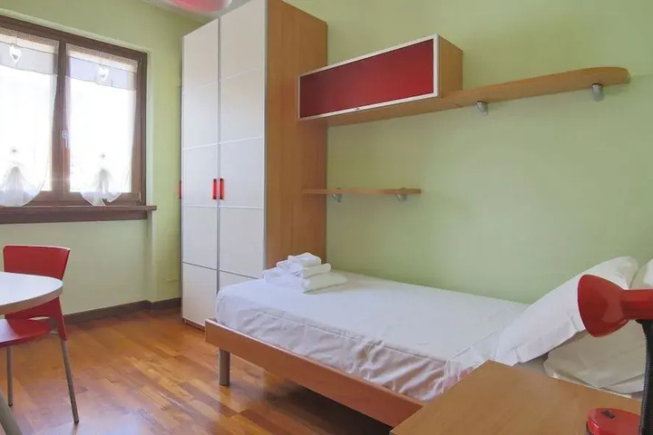 Room 4 of 14