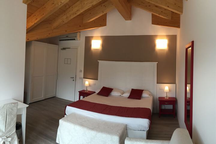 Room 8 of 32
