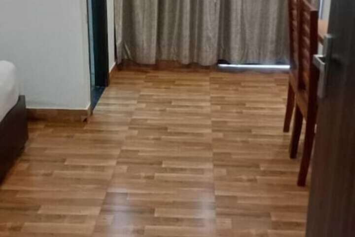 Room 10 of 14