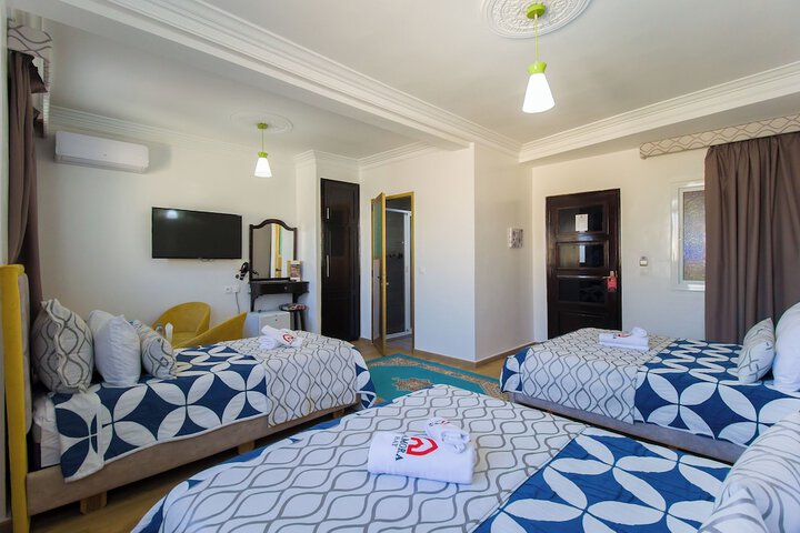 Room 32 of 76