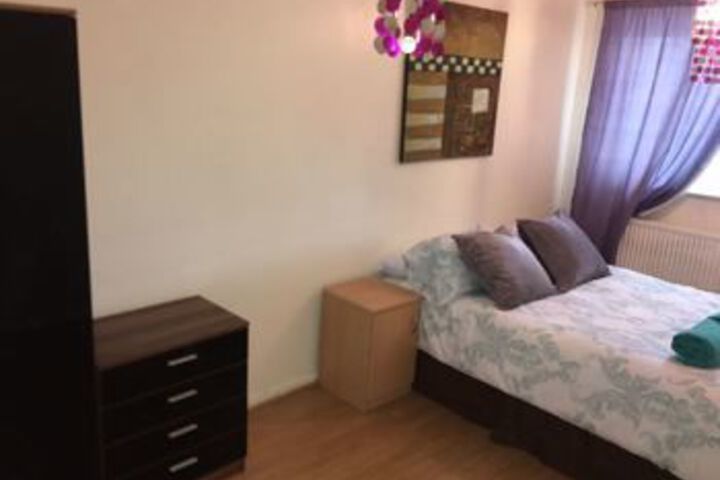 Room 5 of 16