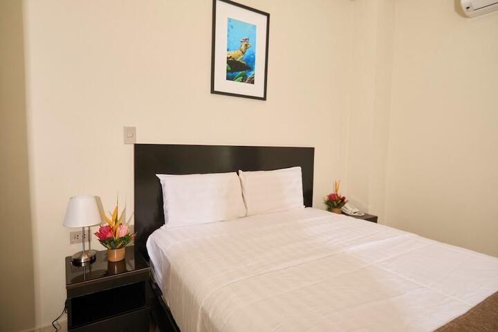 Room 13 of 33