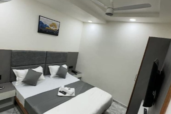 Room 18 of 25