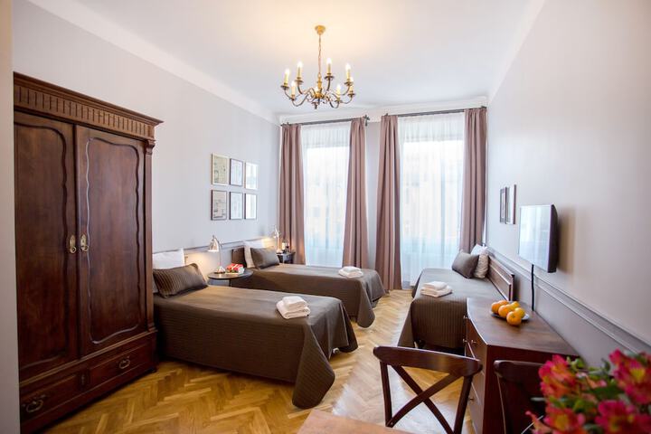 Room 4 of 97