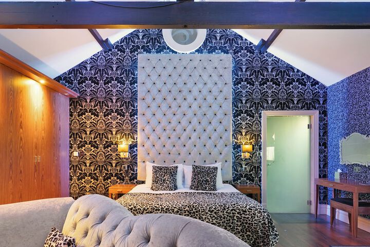Room 69 of 242