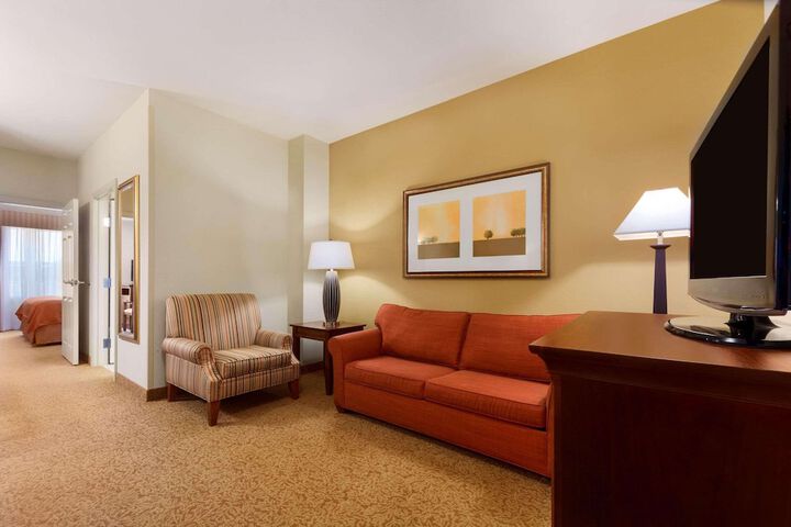 1 King Bed (6 of 7)