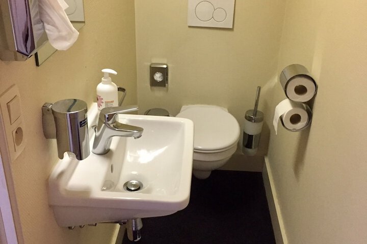 Room 25 of 44
