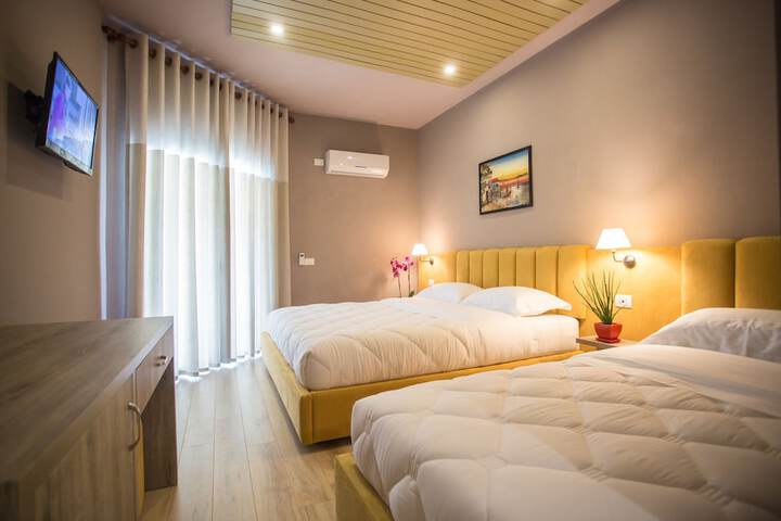 Room 4 of 13