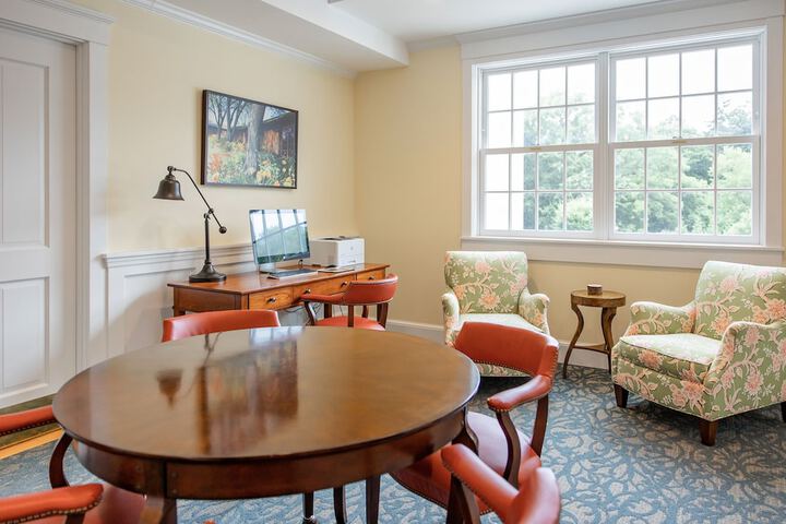Lobby lounge