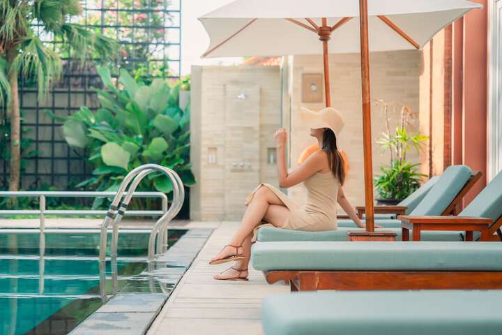 Hotel with Pool