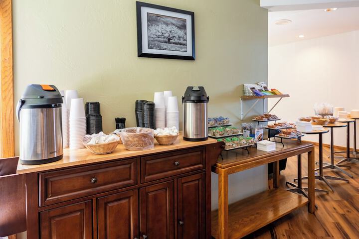 Breakfast/Coffee Service 22 of 69