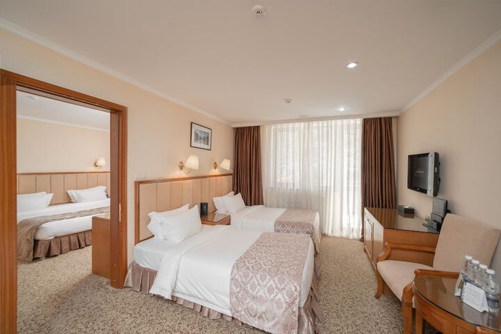 Room 3 of 90