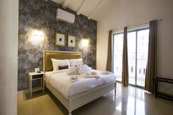 Room 15 of 90