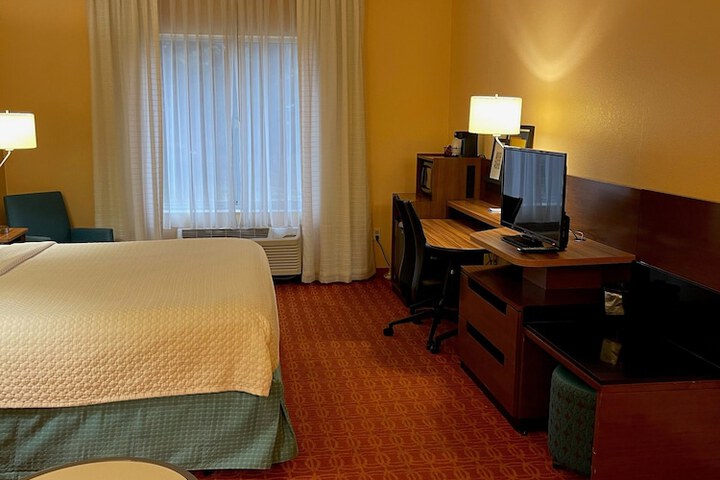 1 King Bed (9 of 22)