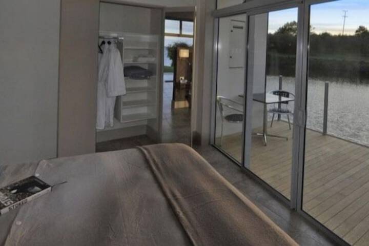 Room 4 of 50