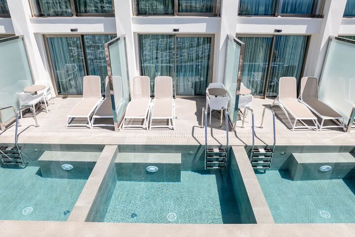 Pool 98 of 202
