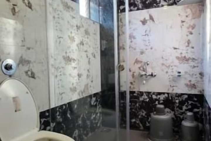 Room 9 of 15
