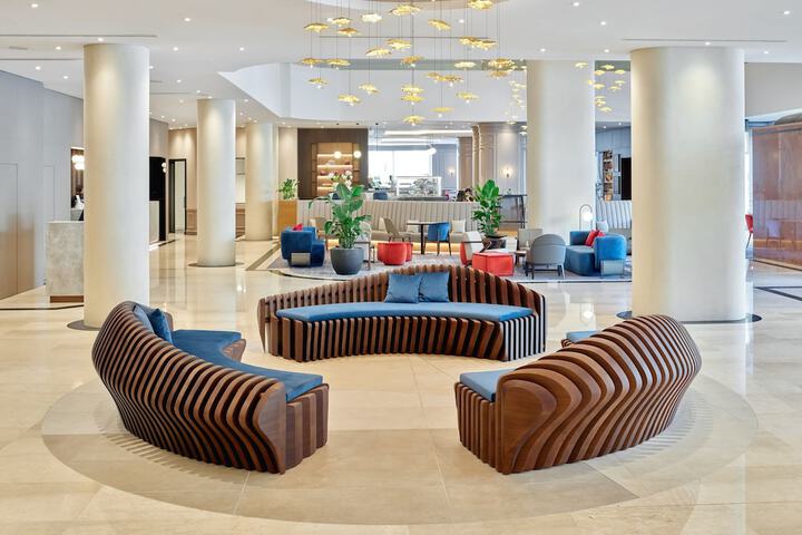 Entrance & Lobby