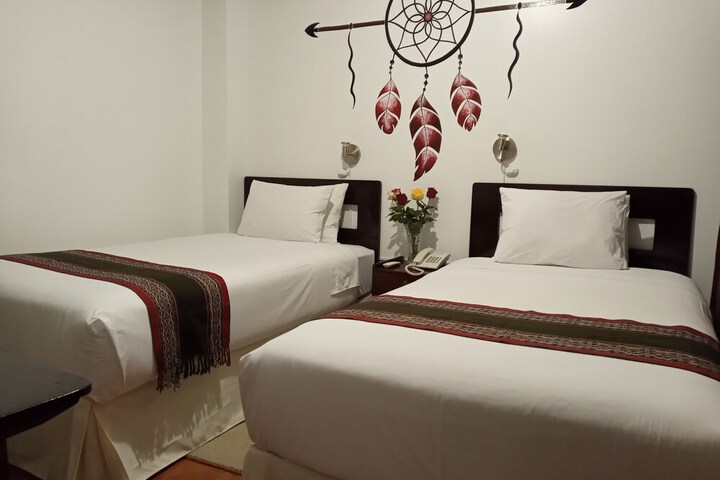 Room 4 of 12