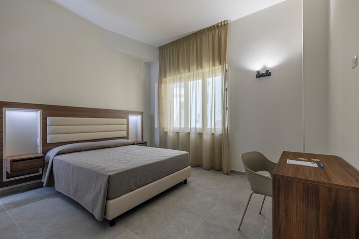 Room 5 of 75