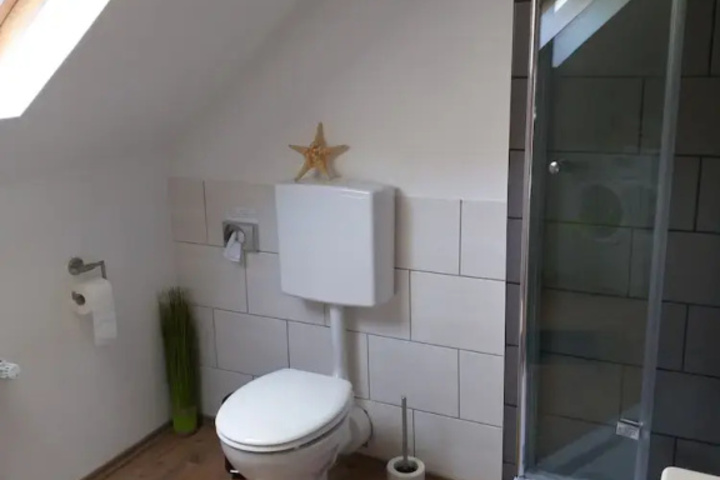 Room 7 of 19